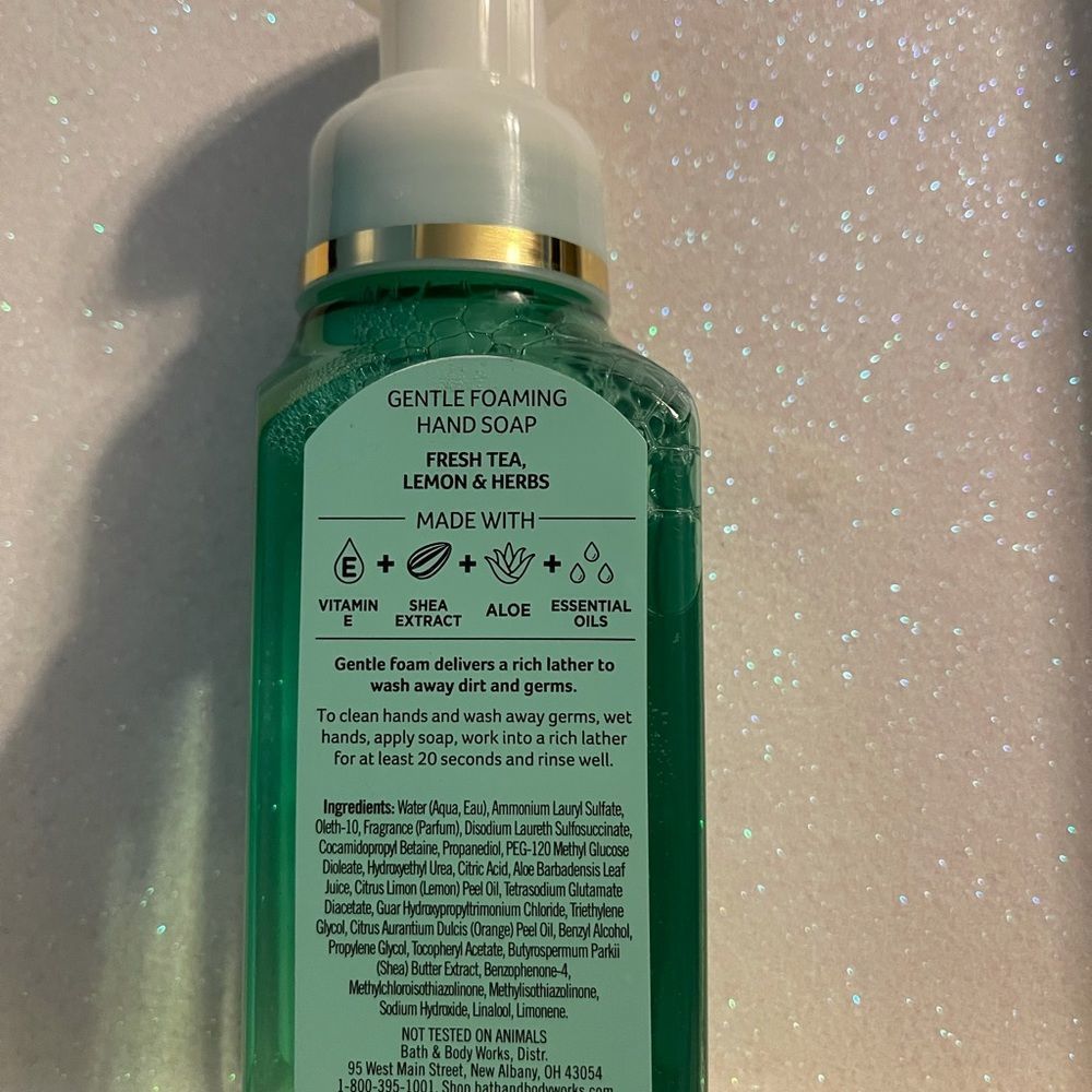 WB White Tea & Sage Gentle Foaming Hand Soap With Essential Oils - Picture 2 of 2